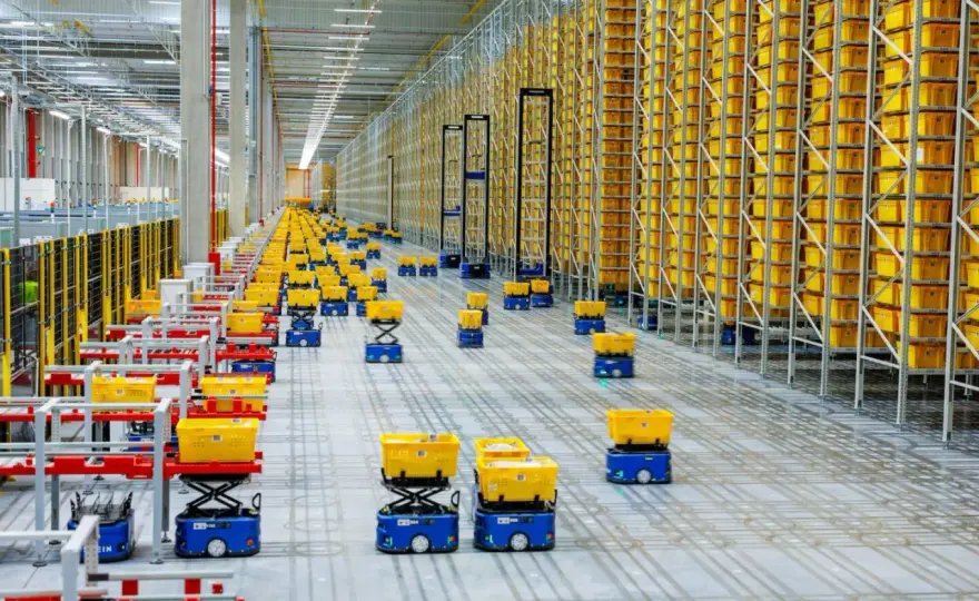Hub logistyczny w e-commerce - kiedy naprawdę się opłaca?