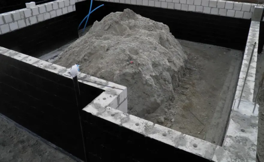 Czym obsypać fundamenty z zewnątrz - Wybierz mądrze