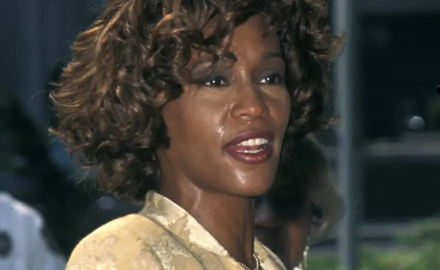 Czy Whitney Houston żyje? Fakty, teorie spiskowe i jej dziedzictwo