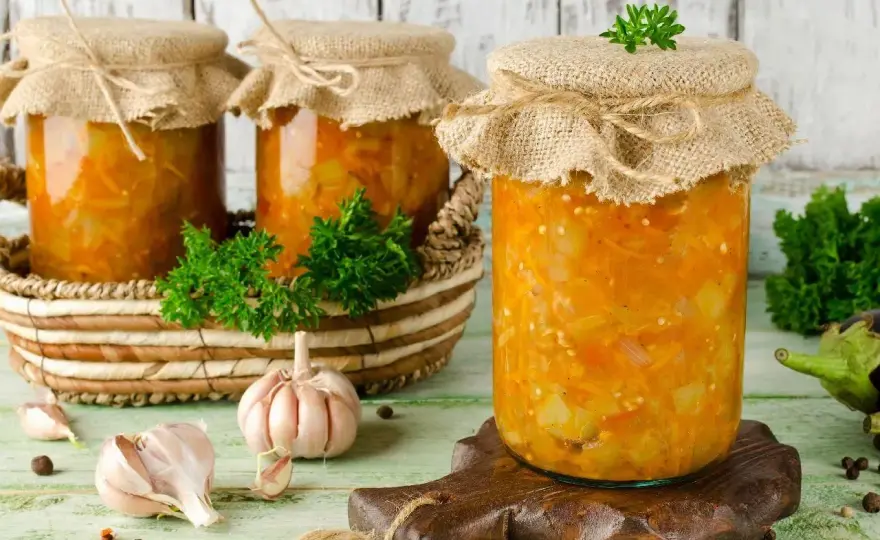 Jak pasteryzować zupę pomidorową? Smak lata w słoikach!