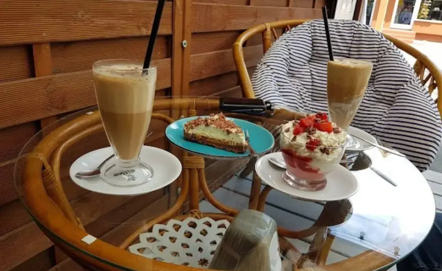 Gdzie zjeść w Juracie? Odkryj najlepsze restauracje i smaki