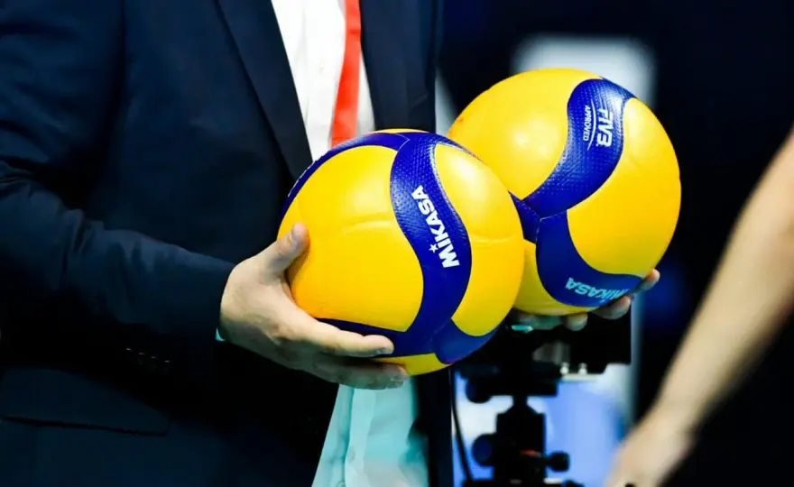 Ile setów w siatkówce? Zasady, punkty, tie-break i różnice