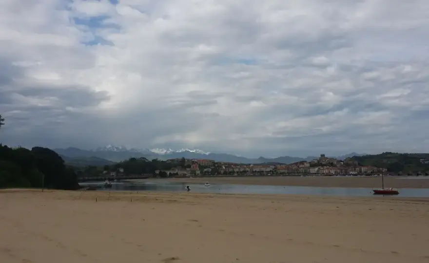 Playa de La Maza - ¿Tu rincón tranquilo en San Vicente?