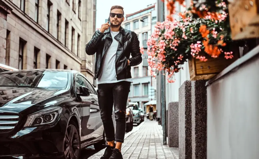 Czarne stylizacje męskie: jak stworzyć niezapomniane outfity