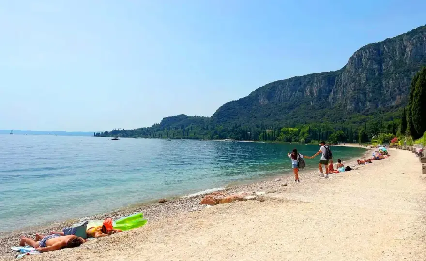 Die besten Gardasee-Strände für Familien und Wassersport
