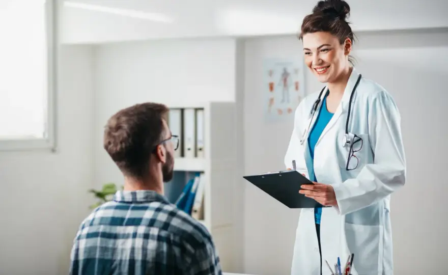 Co robi lekarz rehabilitacji? Odkryj jego kluczowe zadania i rolę