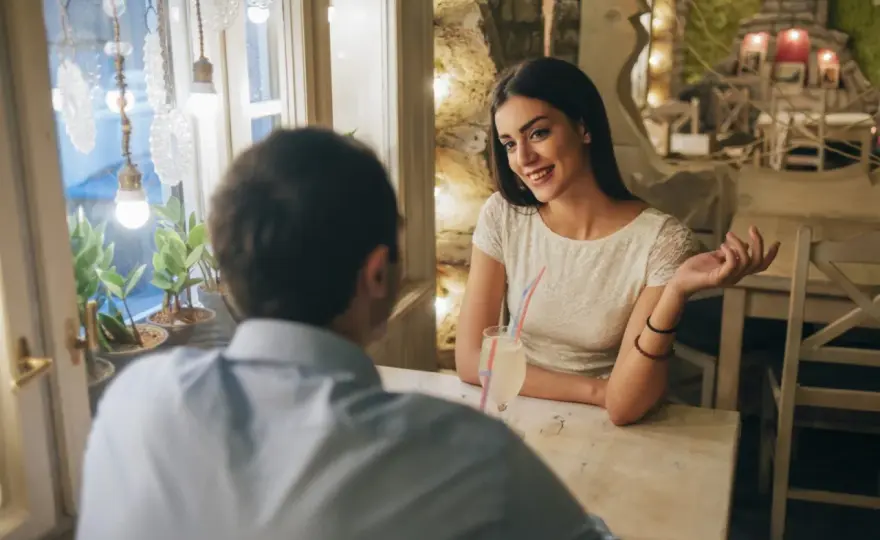 Jak uwieść kobietę - flirt, mowa ciała i rozmowa