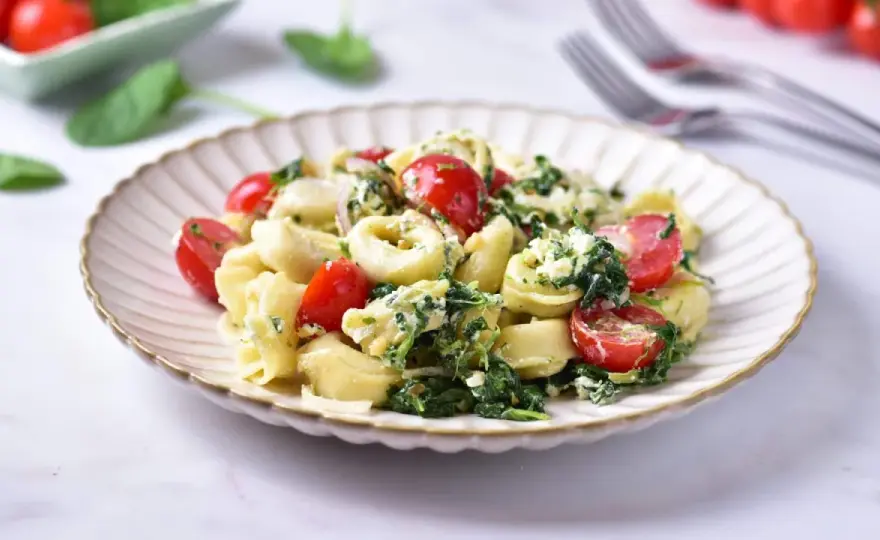 Tortellini na obiad? Odkryj 20+ przepisów na szybkie dania!