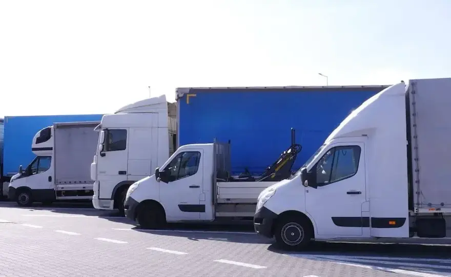 Czy w niedziele jest zakaz jazdy ciężarówkami? Sprawdź przepisy w Europie