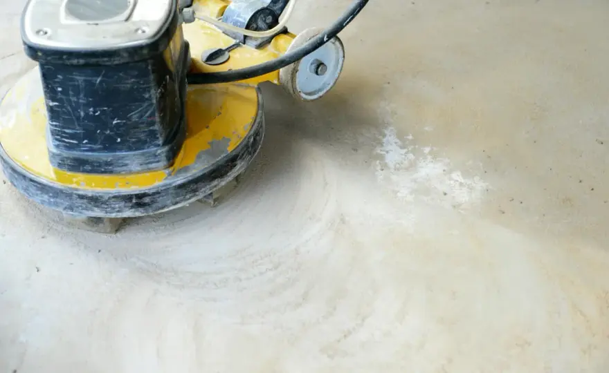 Betonboden schleifen - Lohnen sich die Kosten wirklich?