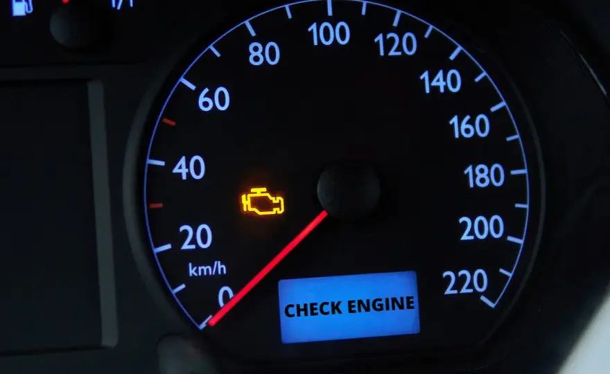 Jak skasować błąd check engine bez komputera - Kiedy reset ma sens?