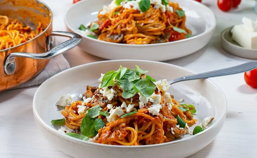 One pot pasta med krämig tomatsås - grundrecept och tips