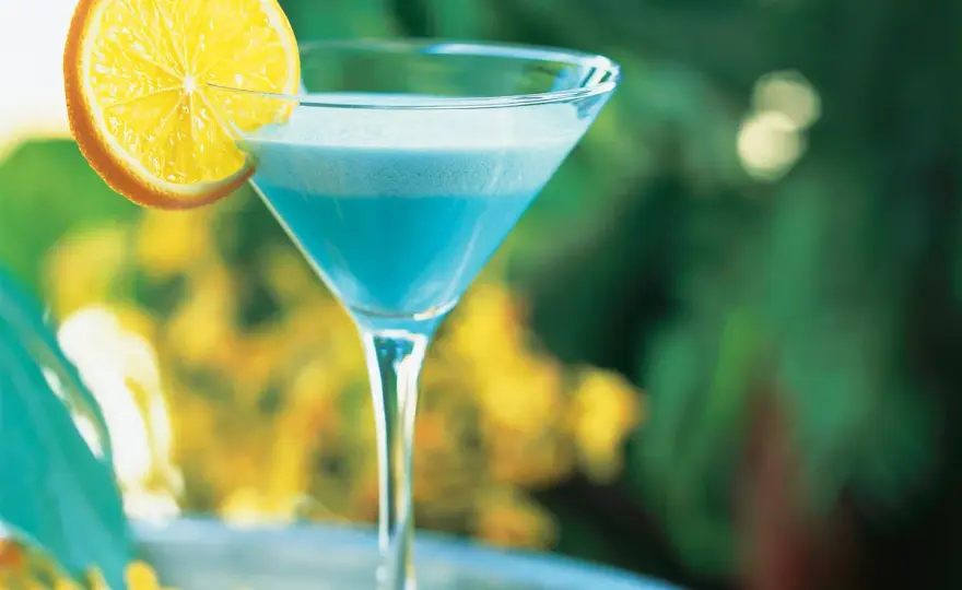 Przepis na drink Blue Moon: orzeźwiający koktajl na każdą okazję
