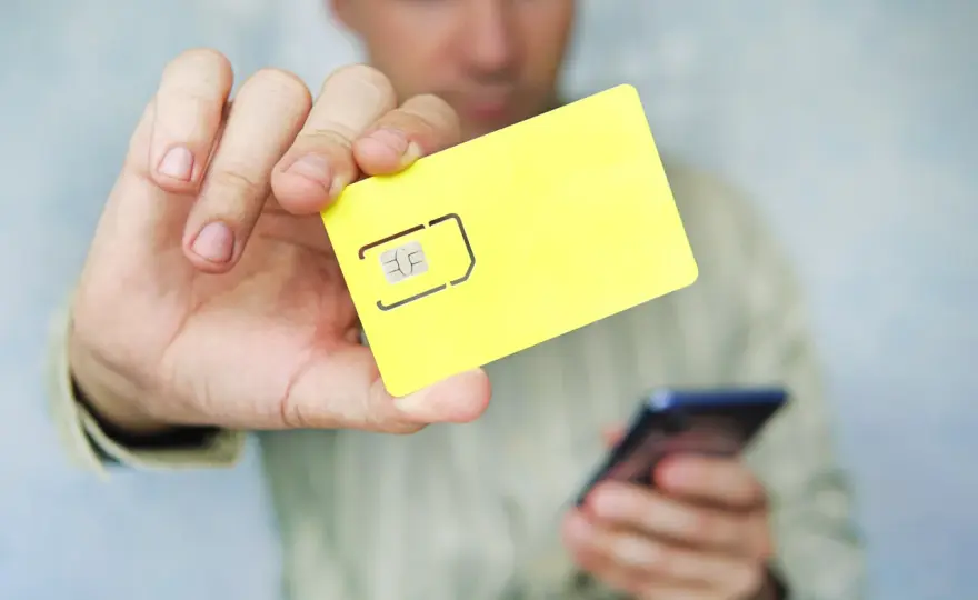 Jak zapisać kontakty na karcie SIM - Android vs iPhone