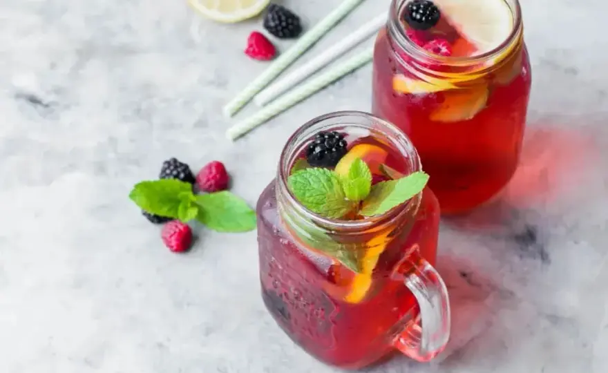 Najlepsze drinki na bazie wódki, które zaskoczą Twoich gości