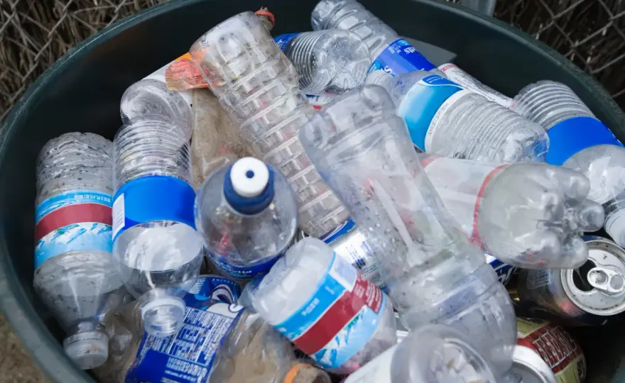 Jak uniknąć wybuchających butelek? Poznaj przyczyny i rozwiązania