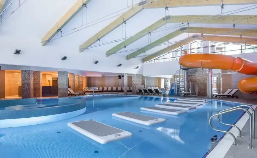 Hotel z aquaparkiem w Polsce - Jak wybrać i nie przepłacić?