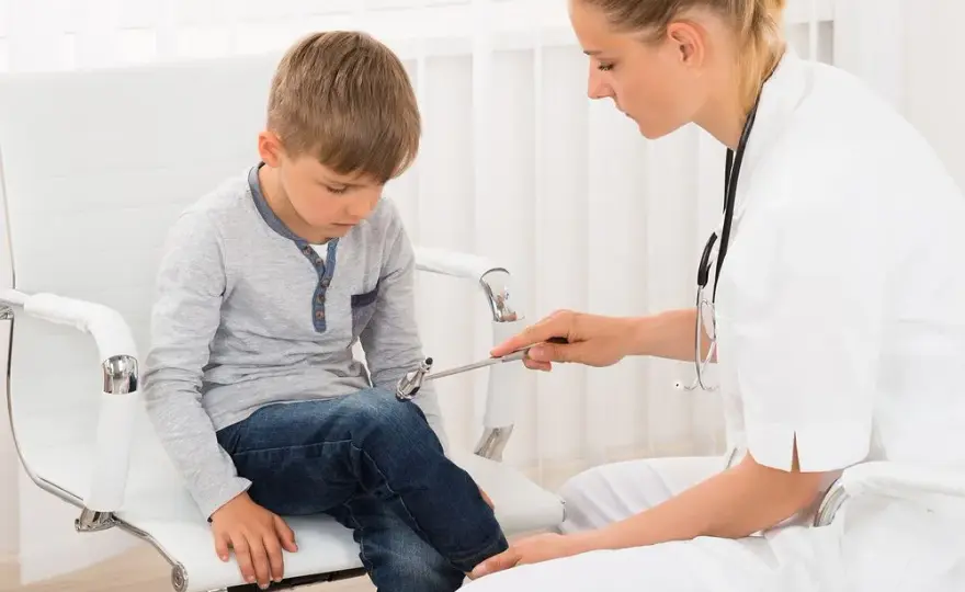 Kiedy do neurologa z przedszkolakiem? Objawy, które nie mogą czekać