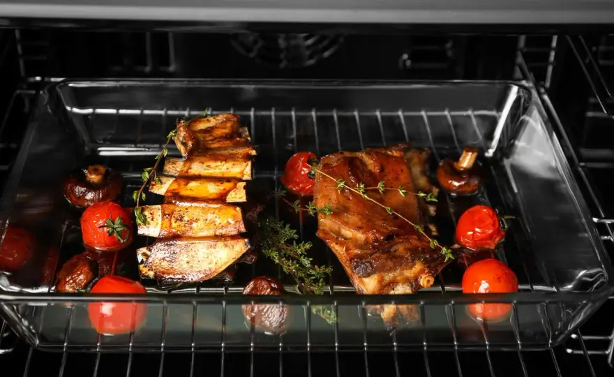 Grill w piekarniku - Jak używać, żeby nie przypalić?