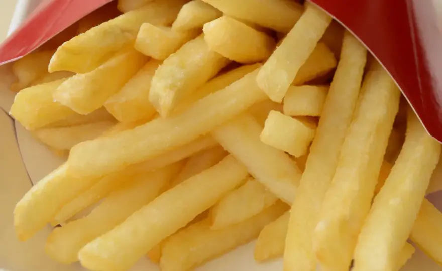 Jak zrobić frytki z McDonald's w domu? Sekretny przepis
