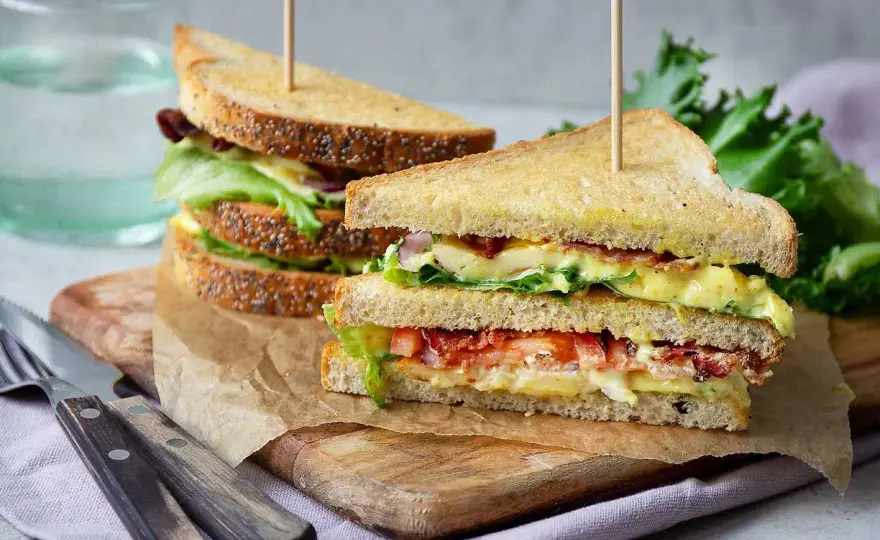 Halloumi club sandwich som håller ihop och smakar bäst