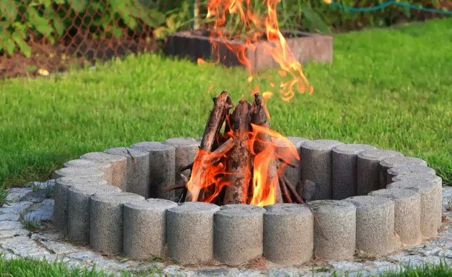 Ognisko z kostki brukowej - jak zbudować je bezpiecznie?