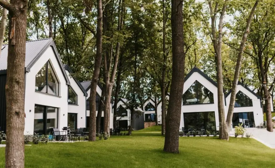 Nowoczesne domki nad jeziorem Nyskim – idealne miejsce na relaks