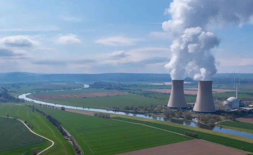 Polska elektrownia jądrowa: Czy już działa? Kiedy ruszy atom?