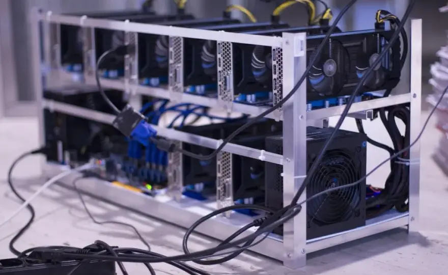 Czym kopać kryptowaluty? Najlepszy sprzęt i oprogramowanie w 2025 roku