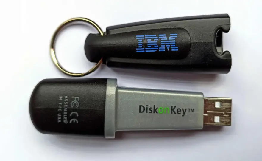 Wann wurde der USB-Stick erfunden? Geschichte & Relevanz