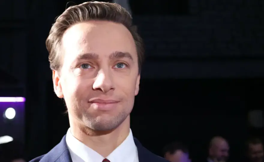 Ile lat ma Krzysztof Bosak? Zaskakująca prawda o jego wieku