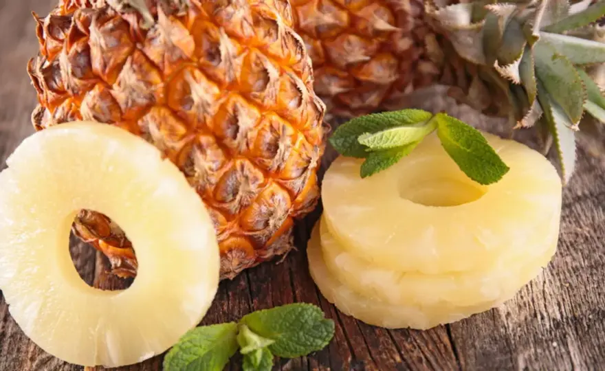 Czy ananas jest zdrowy? Korzyści i zagrożenia związane ze spożywaniem