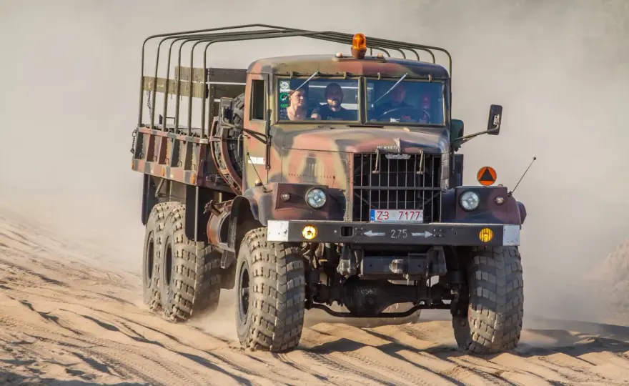 KrAZ-255: Legenda 6x6 w terenie - Co musisz wiedzieć?
