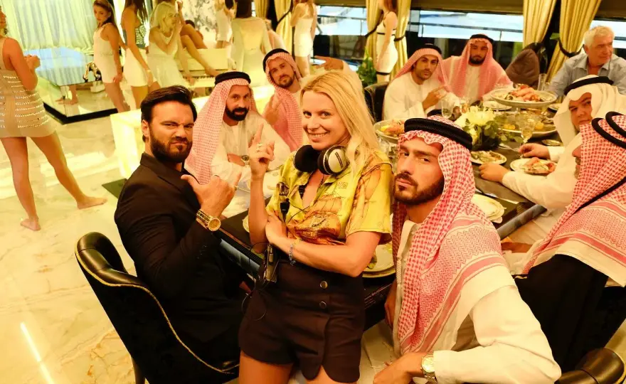 Kim naprawdę jest Emi, bohaterka filmu dziewczyny z Dubaju? Poznaj prawdę!