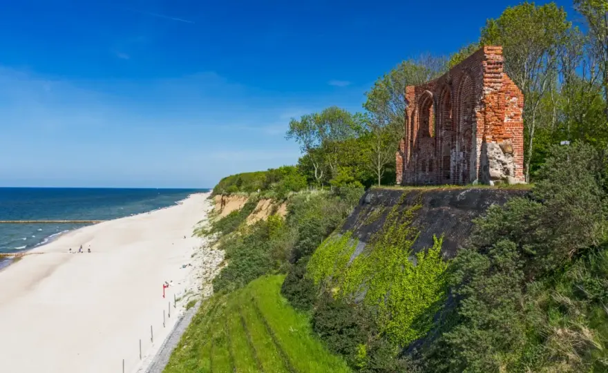 Jak zaplanować podróż nad morze? Sprawdź 5 kluczowych decyzji