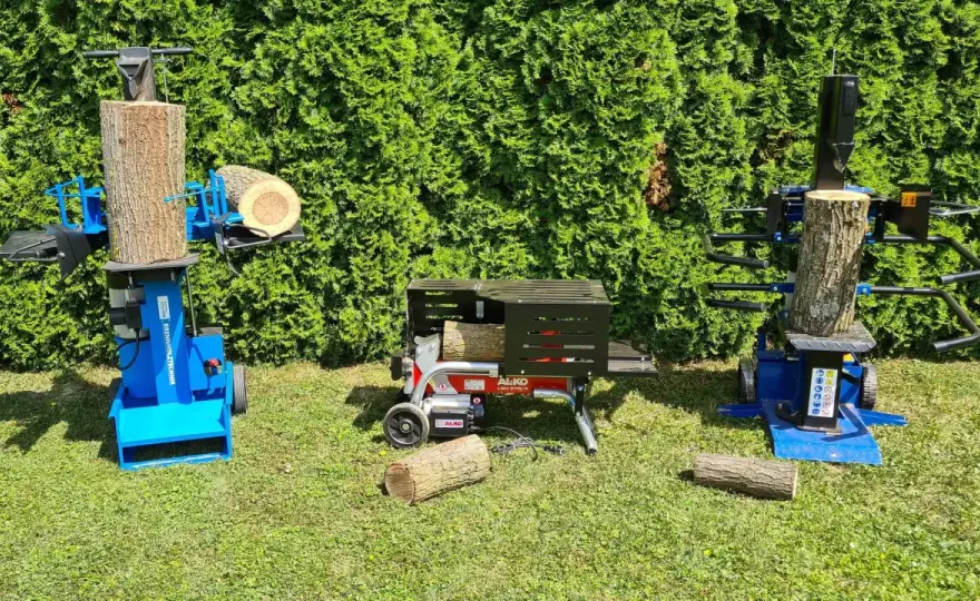 Holzspalter sicher bedienen - so schützt die Zweihandsteuerung