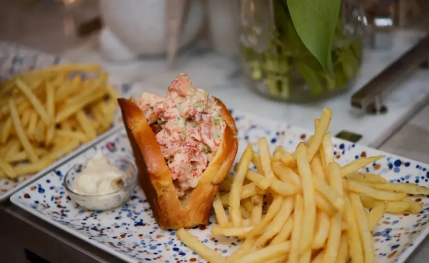Perfekt Lobster Roll - Så gör du den eleganta hummermackan