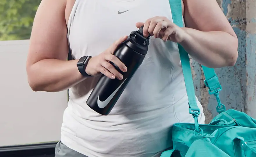 Sportowa butelka Nike - jaki model wybrać do treningu?