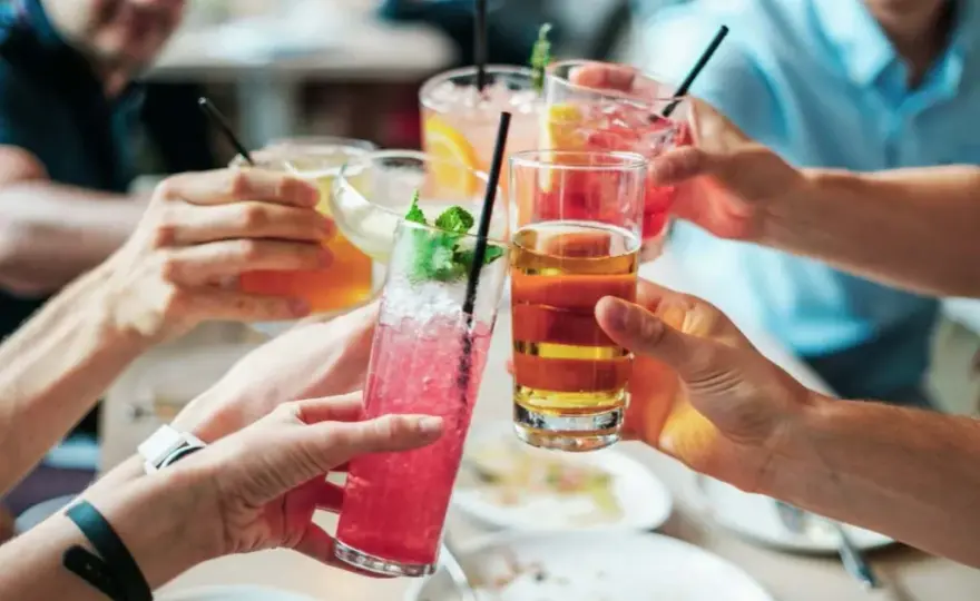 Jaki drink wybrać? Odkryj najlepsze przepisy na koktajle i napoje