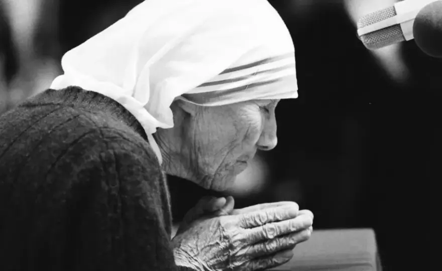 Mutter Teresa - Heiligsprechung verstehen & ihr Erbe heute