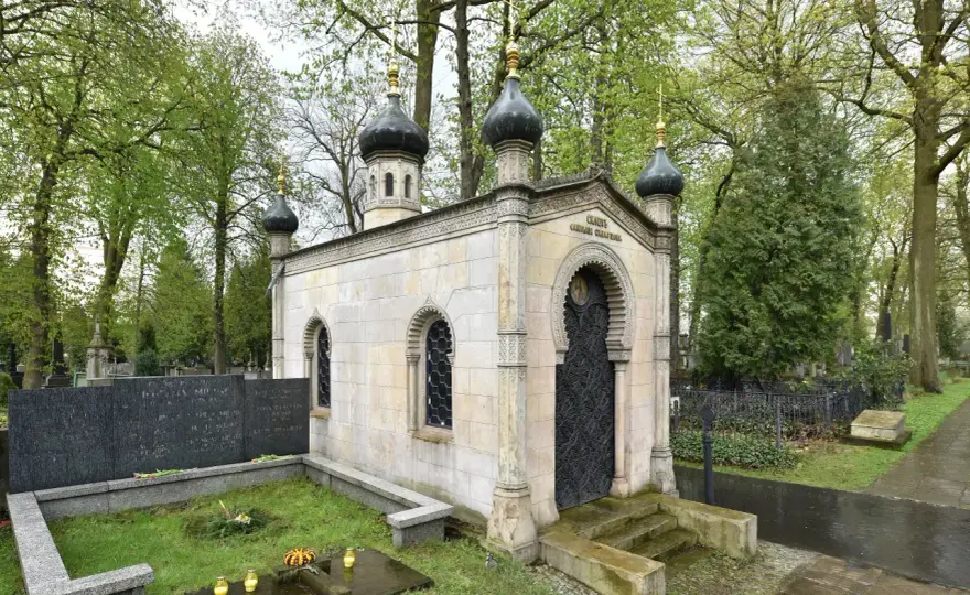 Grobowiec na cmentarzu - Rodzaje, koszty i jak uniknąć błędów