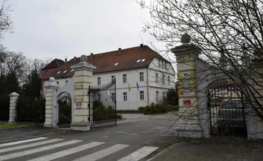 Dom Opieki Dwór Biskupi Nysa: Innowacje, Historia, Komfort i Finansowanie