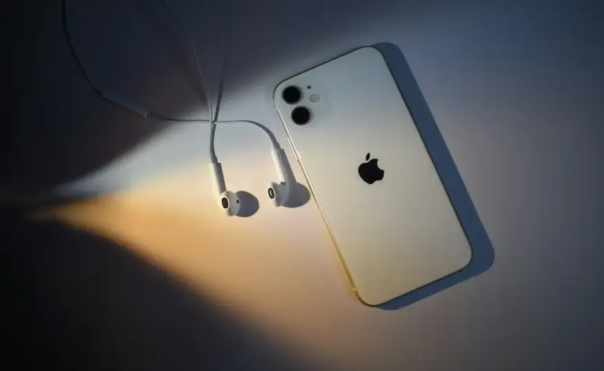 iPhone 11 - Czy warto go kupić dziś? Historia i analiza!