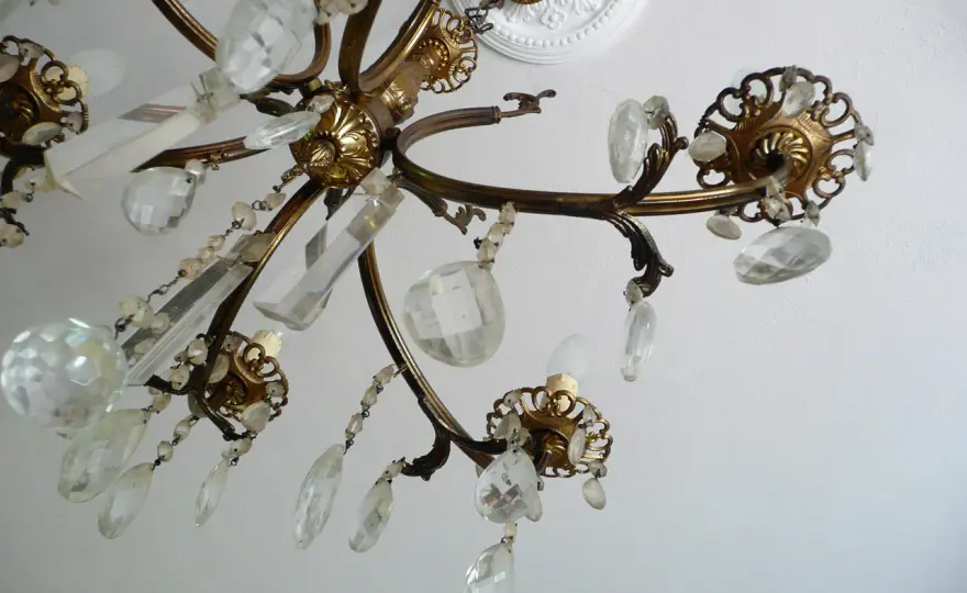 Rimodernare un lampadario a gocce - Guida pratica e costi