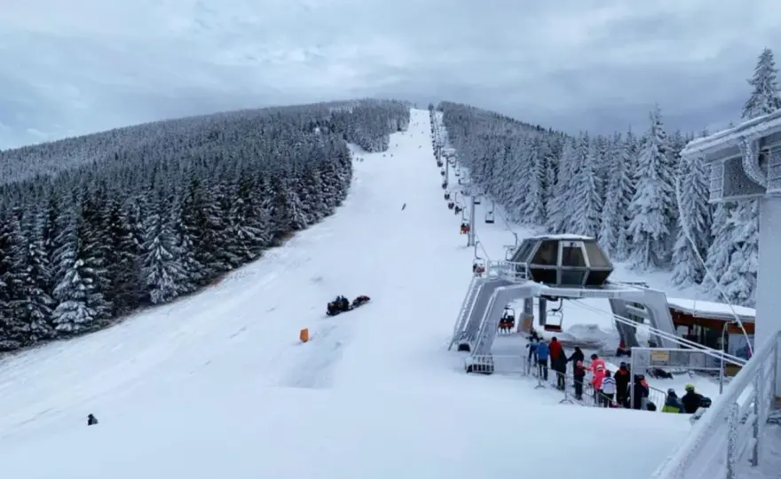 Gdzie na snowboard w Czechach? Odkryj najlepsze stoki i ośrodki