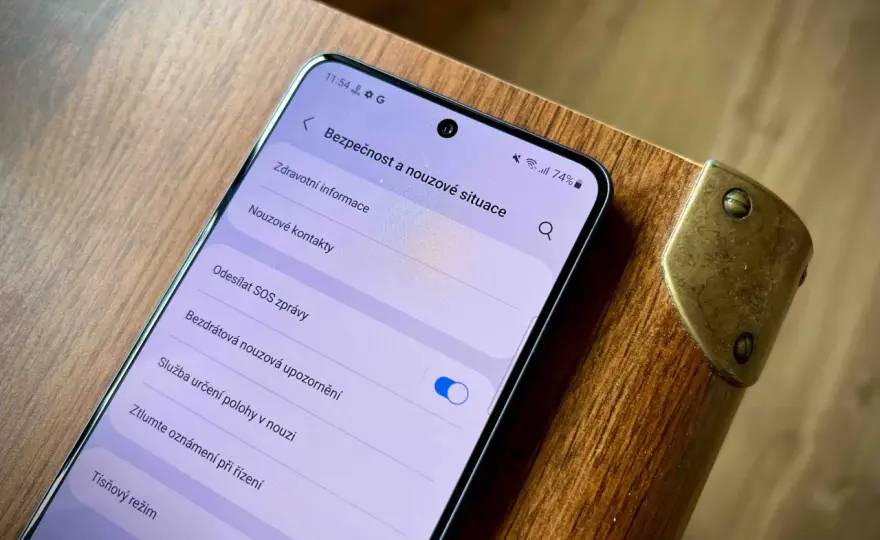 Alarm SOS w Samsungu - Jak ustawić i czy działa?
