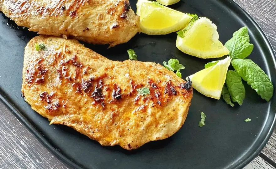 Soczysta pierś z kurczaka na grillu – najlepsze przepisy i triki