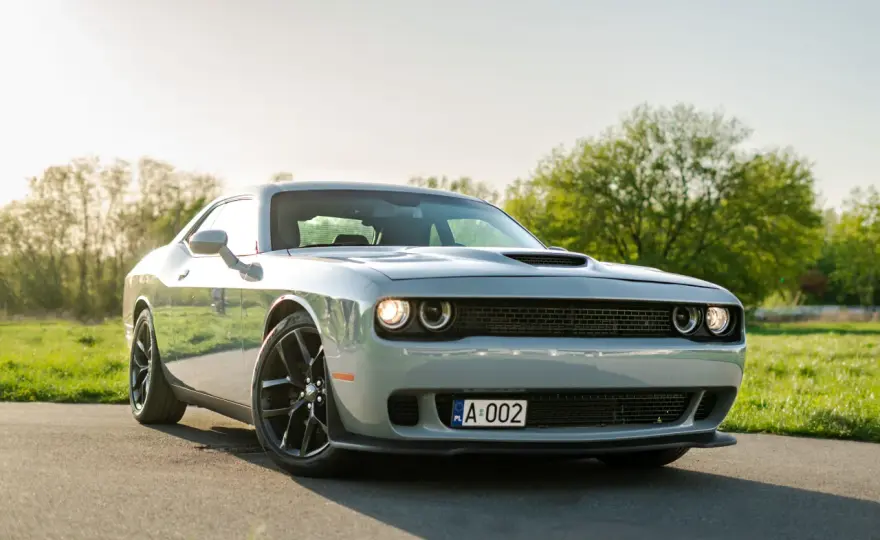 Dodge Challenger 5.7 HEMI - Czy to wciąż ma sens?