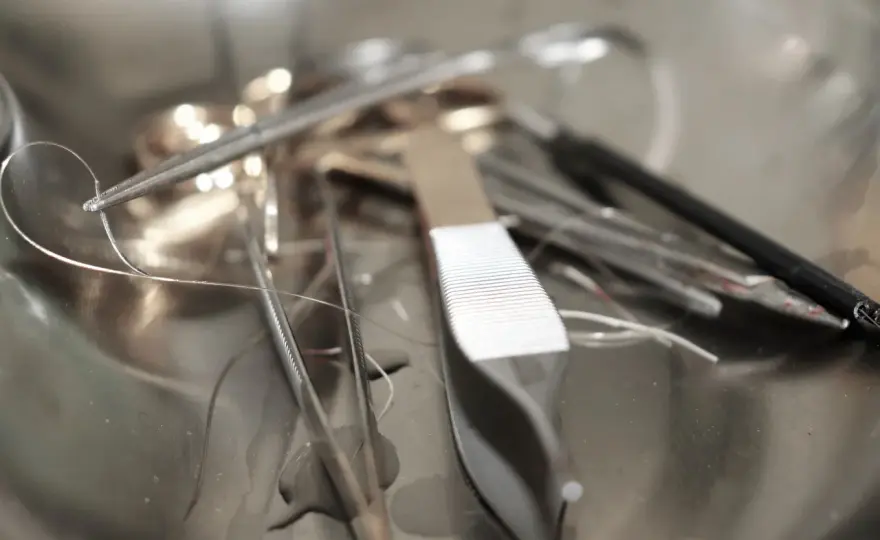 Un point de suture après circoncision s’est défait : que faire ?