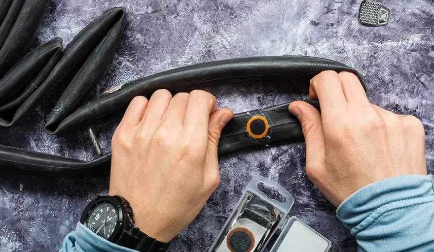Fahrradschlauch flicken - So geht's richtig & dauerhaft!